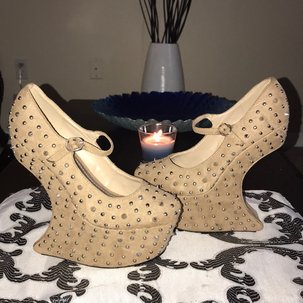 Heelless Stud heels